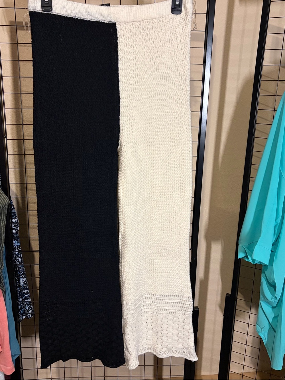 Two-Tone Wide Leg Knit Pants in Black & White